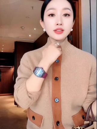 姐妹们,这件是山羊绒的,颜色超漂亮,超贵气,炖绒,很暖和的一件外套,越有肉的姐妹穿越好看#山羊绒 #高级感穿搭 #贵气感御姐 #无限回购的宝藏单品 #