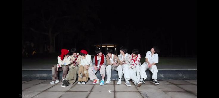 小🐏真的很在意左千能不能上架子鼓😭😭😭我真的看到他的问题内心难以言说的复杂,我以为没🍬了,果然真心最好磕!
#文奇 #奇文 #tf家族四代 #一颗好星星