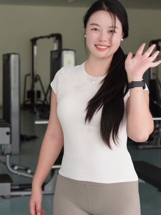 我从未对你说过我的窘迫,因为我知道你接不住完整的我 #健身 #瑜伽裤 #美女 #亦晴天 #约会体验师