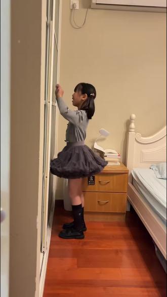 你们会给9岁小学生穿Tutu裙吗?我会!因为她真的好喜欢吖#小公主的日常穿搭 #蓬蓬裙 #tutu裙 #女宝穿搭