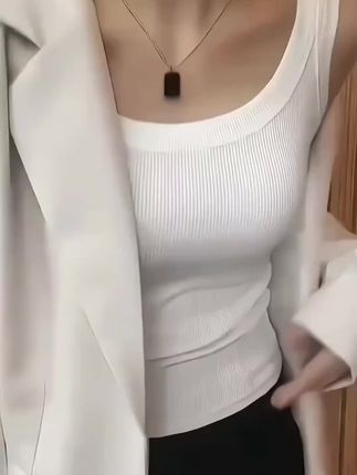 舒适百搭的吊带背心,舒适透气不闷热,显瘦又百搭!谁!不心动! #辣妹穿搭 #吊带背心 #微胖美式辣妹穿搭指南 #秀出好身材