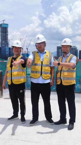 深圳赤湾项目喜封金顶
平安喜乐🧨🧨#封顶大吉 #为建设者鼓掌