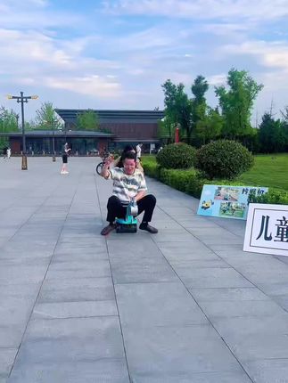 一岁以上宝宝都可以玩的挖掘机,360度转圈圈,可以挖沙挖土#每个孩子都有一个挖机梦 #挖掘机玩具 又是挖掘机又是滑行车#挖掘机 #挖土机