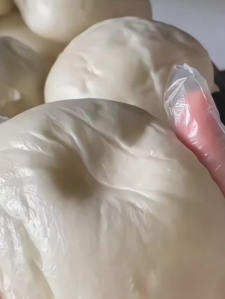 馒头界的天花板啊,这个酒酿馒头不加菜我可以吃好几个,米酒酿制,蓬松暄软,内部像小孔蜂窝,越嚼越香!单吃搭配配菜也好好吃#酒酿馒头 #手工馒头 #馒头 #早餐吃什么 #好吃不贵经济实惠