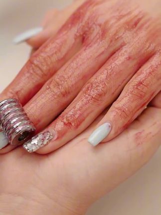 被闺蜜种草的#酒糟手膜,坚持用了一段时间,好用好用~#手部护理 #好东西一起分享 #种草