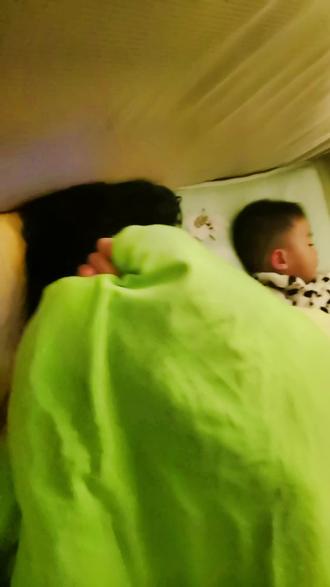 金包卵,意为宝贝疙瘩。系四川俗语#上热门 #在家的状态 #被窝里的小可爱 #毛孩子可以治愈各种不快乐 #哈哈哈娱乐一下😂😂😂