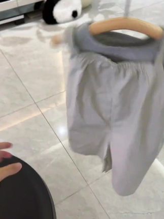 女童童装2025儿童洋气背带裤夏季宝宝吊带背心两件 巨好看的背带裤两件套,面料柔软又透气~#生女儿就是用来打扮的 #骗你生女儿 #夏季新款 #高品质童装