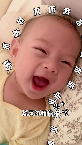 #记录宝宝的日常 你起来那么早干什么,你一个小朋友不用上学不用上班,你起来那么早干什么,还不让人家睡懒觉 #谁被窝里还没个小可爱