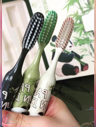 小朋友的牙刷不一定要买贵的,但一定要勤换!超可爱的熊猫长头巨无霸牙刷,一次可以覆盖两排牙齿 刷的又快又干净#儿童牙刷 #好用不贵