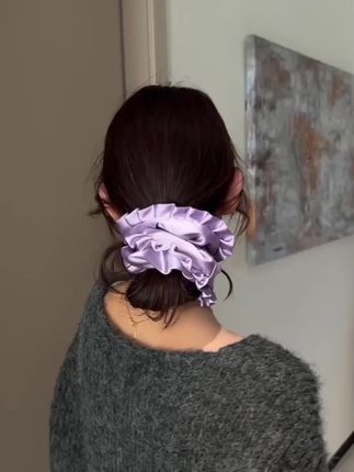 这个#大肠发圈 也太好用了吧 睡觉戴舒服 出门随手一扎都很随意很慵懒#美出高级感 #小众设计感 #种草 #精致女人必备