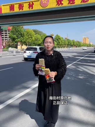 捏一捏 晃一晃 酥酥脆脆 麻辣鲜香,老北京干脆面很多8090后都吃过吧,焦香酥脆还是童年那个味!#老北京方便面 #好吃到停不下来 #南德方便面 #妈呀太香了 #童年记忆小零食