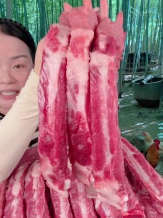 黑毛土猪排骨,炖汤、红烧,嘎嘎香,小孩特别爱吃#排骨 #黑毛土猪 #排骨汤 #好货推荐 #抖音美食推荐官