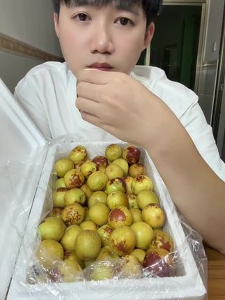 我喜欢吃冬枣因为爱吃 #美食 #好吃😋 #这一口好过瘾 #水果 #儿时味道