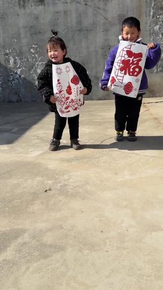 家里有小孩子的买这个窗花就对了,也不用担心贴的不好看,它都有缩略图,直接按排版好的来贴就行#新年倒计时#年味#新年氛围感提前搞起来#年味