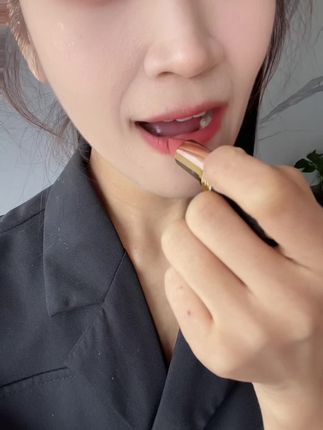 新手必备的口红,完全做到了不沾杯,关键价格还这么的便宜!快去冲!#欧莱加口红 #欧莱加丝绒雾感不沾杯口红 #欧莱加不沾杯口红
