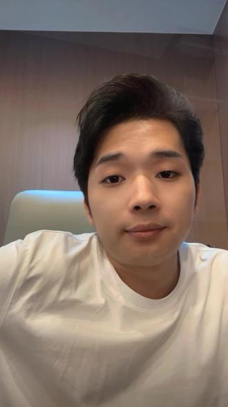 挣钱不多,说话要软 男人赚不到钱,女人抱怨几句正常。别急着反击,低声细语哄一哄,做顿饭撒个娇,比吵架强一百倍#夫妻相处 #沟通技巧 #婚姻智慧 #情感 #男人责任