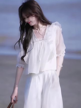 #夏天该有的样子 #海边拍照 #优雅气质 #绝美海边沙滩裙 #好身材好气质