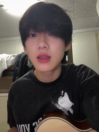 一笑倾城奥~#吉他#高中#汪苏泷