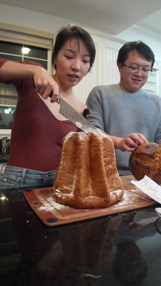 跟我们一起看看美国的平安夜怎么过 🎄
到底是谁这么有创意,竟然用保鲜膜跟厨房纸巾包礼物 😂
#Christmas #WhiteElephant #Party #礼物交换