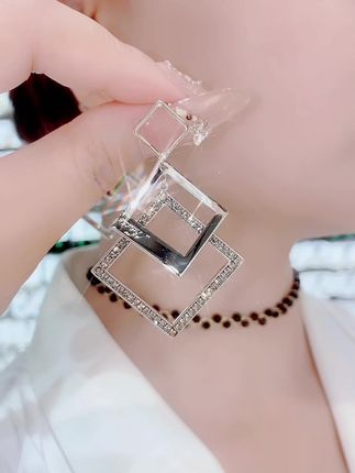 一款展现出女性高级大气的时尚耳环#大气 #洋气耳环 #爆款 #耳环控