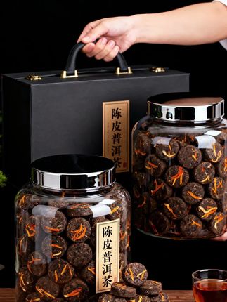 别再喝寡淡的茶了!看这小茶饼,新会的陈皮丝都嵌在普洱里,原料实打实!压得紧实但好掰开,冲泡后汤色红浓透亮,入口先是陈皮的清甜,后是熟茶的绵滑,咽下去喉咙还润润的!不管你是茶小白还是老茶客,这个口感都能戳中你#召唤茶友 #今天你喝茶了吗 #超便宜超划算 #普洱茶 #新会陈皮