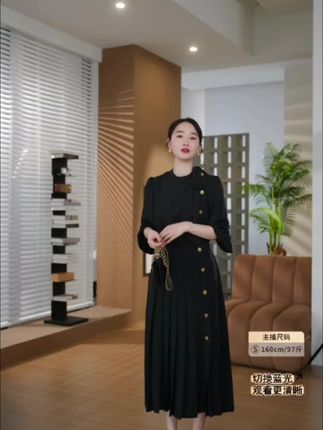 hELAAOML经典赫拉金扣圆领拼接收腰飘带中长款连衣裙侧面好漂亮,女孩子穿这种裙子就是最漂亮了的#高级感穿搭 #优雅气质 #新款连衣裙 #气质女神穿搭 #轻奢女装