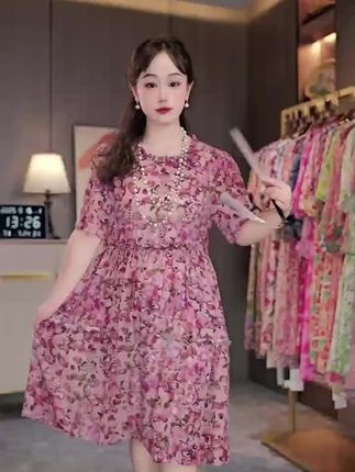 减龄必备 #减龄穿搭 #50岁女人这么穿特减龄显嫩 #碎花裙 #真丝连衣裙 #桑蚕丝连衣裙