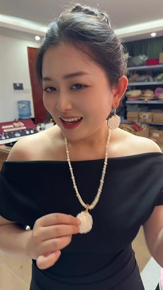 明天八点半手工项链耳坠全炸福利 #礼服配饰 #帽子控 #优雅永不过时 #高级礼服 #莹姐帽饰搭配