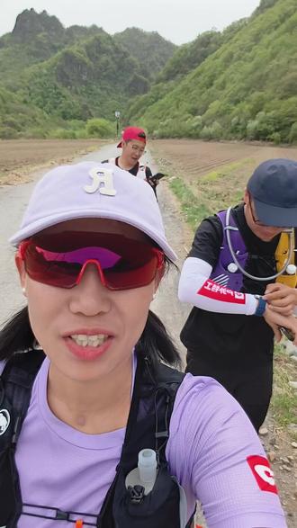奉天三傻大闹巴图鲁,脑袋一热就来到了关门山,连个杖都没带 空俩手开壳,32km路线真不错 记得带手套。赛前把赛道风景欣赏完了,开赛咱就往死里整吧!
#越野跑 #户外 #关门山