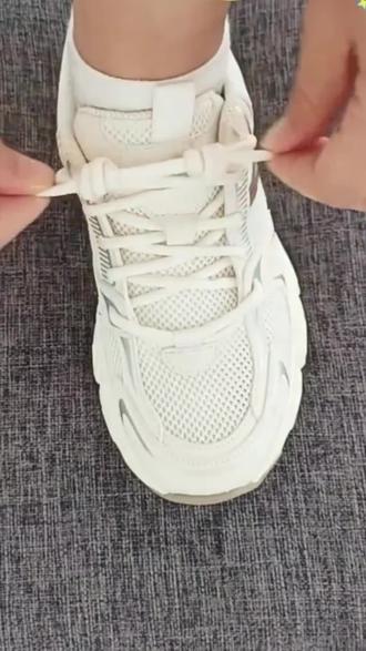 花样系鞋带大全
#生活小妙招学到就是赚到 #创作者中心 #创作灵感
#意马当先过大年
#马上穿新鞋
@DOU+上热门 @抖音小助手