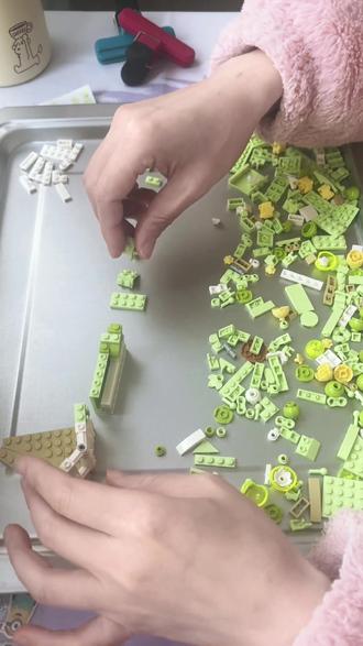 #做作业有没有这么认真 慢下步伐做自己喜欢的事,此刻的宁静是乐高给的