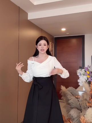姐妹们,这条连衣裙真的好好看呀!它是那种假两件的设计,上身很有层次感,版型很遮肉!#高级感穿搭 #连衣裙穿搭 #许妍同款 #显瘦长裙