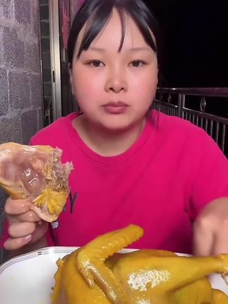 肉质紧实的好吃入味的盐焗鸡,商家为了冲销量搞活动买一送一到手2只,前100名下单的还送一张9元优惠券#盐焗鸡 #盐焗鸡做法 #手撕鸡 #俊熙呀 #新林夫妻
