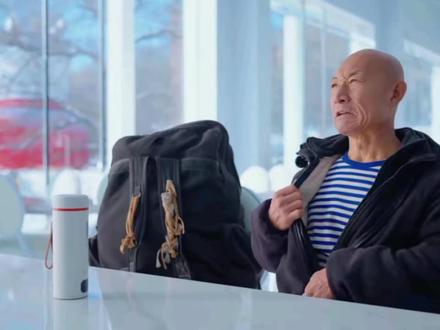 “上天给我什么我就享受什么,上天让我失去什么我就放下什么-冬泳怪鸽”,他才是真正的网红,明明可以有更好的生活,豪车豪宅,确能克制住大多数人的欲望真男人。#朝阳冬泳怪鸽 #冬泳怪鸽 @朝阳冬泳怪鸽 @