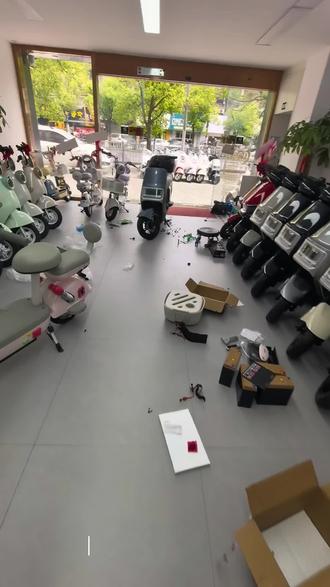 今天展示三台车爱玛,卫士,元宇宙play,元宇宙Lite
今天有一点小忙搞昏头了
#爱玛 #买电动车的那些事 #新新国标电动车 #日常vlog #马年骑爱马