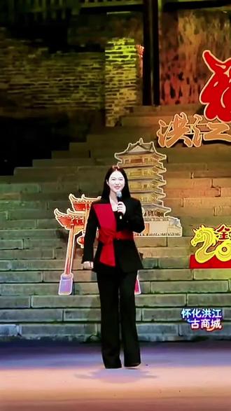 #怀化洪江古商城 超级大舞台
#《孤鹰》原唱:艾米尔 敬请欣赏!谢谢支持!
#每晚二十一点半@艾米尔²³² 直播间欢迎喜欢听歌的您