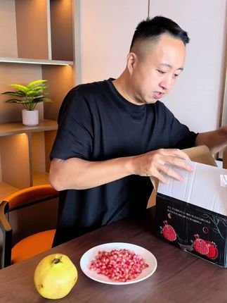 不用吐籽的石榴你们吃过吗#会理软籽石榴 #新鲜采摘 #快来一起尝个鲜