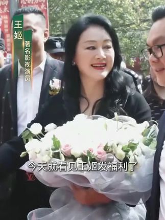 韩愢染发膏果染膏黑松露植物萃取染发剂温和显白自然黑染发膏sc#韩愢健康染发 #植物染发梳 #染发剂 #果染膏 #染发膏