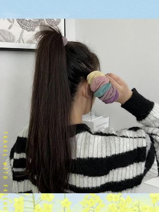 抱着试试的心态买了这个头绳,结果发现它的弹力是真的好呀,之前用的这种细皮筋真的是可以下岗了都换成这种提花面膜发圈吧,扎马尾柔软舒适又不勒头皮,还立体有型不扁塌,真的是嘎嘎好看呀。夏天扎头发就要选这种加粗加厚、没有接口的发圈,扎出来的马尾立体有型,不会脱落扁塌。奶咖色系很好搭配,大人小孩都能用。高马尾就要选这种加粗加厚高弹力的发绳扎出来的马尾立体有型,一整天他都不会掉下来,还是复古的色系,大人小孩都能用。扎高马尾就要选这种加粗加厚、无接缝发圈扎出来的马尾立体有型,一整天都不会脱落下来,弹力大不伤发。复古色系,简约又百搭,大人小孩都能用。#发圈头绳 #发圈