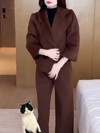 #࿆上热门话题🔥🔥🔥 中秋 加厚时尚套装女2024秋冬新款洋气显瘦短 款外套阔腿裤减龄两件套潮#秋季新款 #秋季穿搭 #秋季上新 @抖音小助手