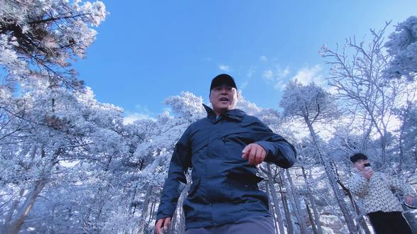 黄山雾凇最佳观赏时间,千万别硬扛风雪,除了冷拍出来也不好看#黄山 #黄山下雪 #黄山雪景 #今日黄山 #黄山雾凇