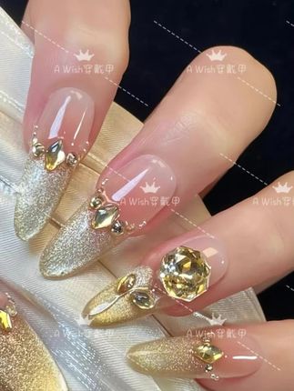 #美甲时尚 #手工穿戴甲 #秋冬新款 #猫眼美甲 #显白气质 秋冬季新款纯手工穿戴甲片气质显白高级金闪猫眼穿戴甲