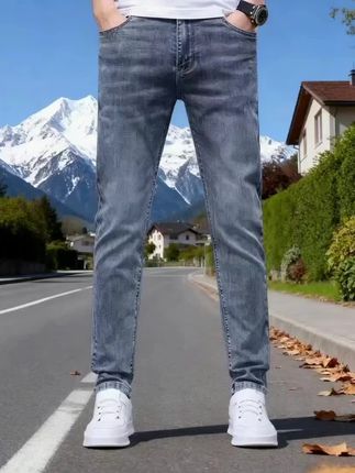 罗蒙高端男士牛仔裤,春秋季弹力修身直筒版型,新款潮牌设计尽显休闲格调。精选优质牛仔面料,舒适亲肤且挺括有型,弹力属性适配多场景活动。简约大气的外观,无论是日常通勤还是休闲出行,都能轻松驾驭。#牛仔裤 #牛仔裤穿搭 #男装裤子 #男士牛仔裤 #透气舒适 @抖音创作小助手 @抖加🔥上热门🔥dou+🔥热点宝