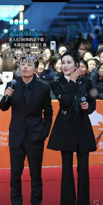 家人们知道她是谁吗?直接人气拉到56万#索图#索图大舞台 #奉节越来越好了