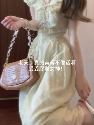 #高级感穿搭 #无法拒绝的温柔感小裙子 #适合约会穿的仙女裙推荐 #气质连衣裙 #穿出高级感 @DOU+上热门 @DOU+小助手
