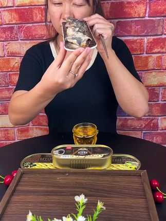 俄罗斯秋刀鱼罐头,吃起来肉质鲜嫩一点都不腥不油腻,晚上追剧看球赛吃都可以#秋刀鱼罐头 #吃货必备 #看球夜宵 #深夜偷吃 #下酒菜准备好了