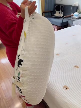 姐妹们,想要月子做的好,就要尽量少抱娃,有了这款多功能#哺乳枕 真是解放了妈妈双手,能躺能趴,真的是太香了!15度斜坡防吐奶呛奶,做互动练抬头都可以用! #斜坡枕 #母婴好物#新生儿#宝宝用品