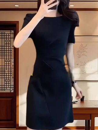 高档裙子高贵洋气上档次,轻奢高端女装气质,高级感小黑裙连衣裙#高端大气 #显瘦显高显气质 #气质连衣裙 #遮肚子藏肉显瘦连衣裙 #夏季新款