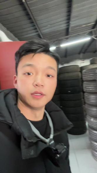 #二手拆车轮胎 #二手轮胎 轮胎跑起来嗡嗡的响,是轮胎吃胎导致轮胎磨损高低不平,只做做个四轮定位,换个轮胎,完美解决