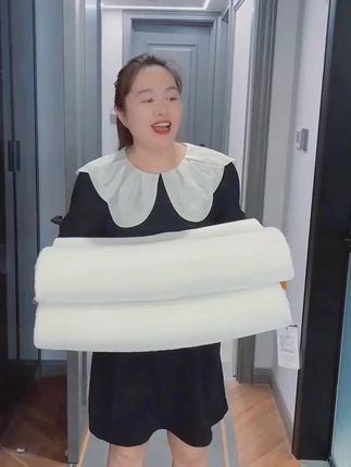不愧是酒店都要抢着用的记忆枕头!睡着太舒服了!大品牌质感好,人体工学慢回弹!支撑性很不错!睡久了不变形,主要这个价格太划算,有需要的朋友赶紧趁活动买回来试试!大破价专场#超便宜超划算#枕头#好东西一起分享#面料柔软舒适#好物